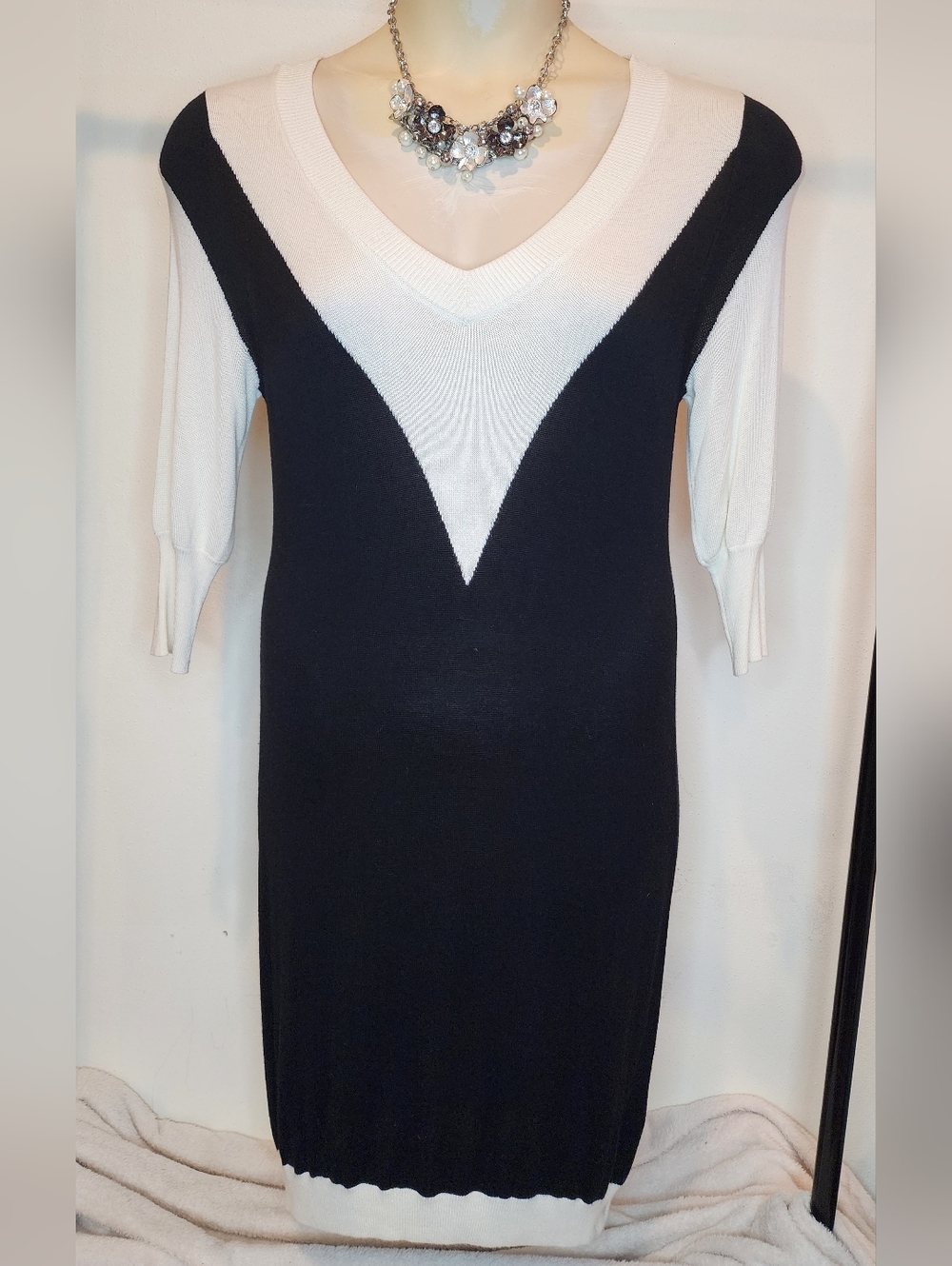LA made Black & White V‑Neck Chevron Knit Midi Dress